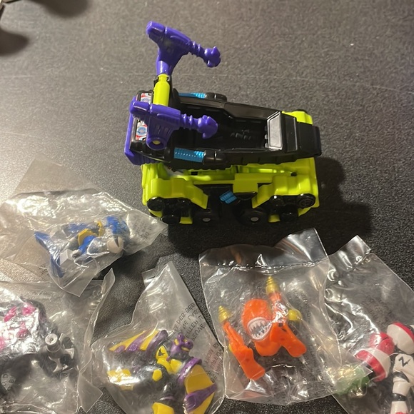 1994 Micro Machines Zbots : Mini Z’s Spy Base + 5 new Zbots - Picture 9 of 9